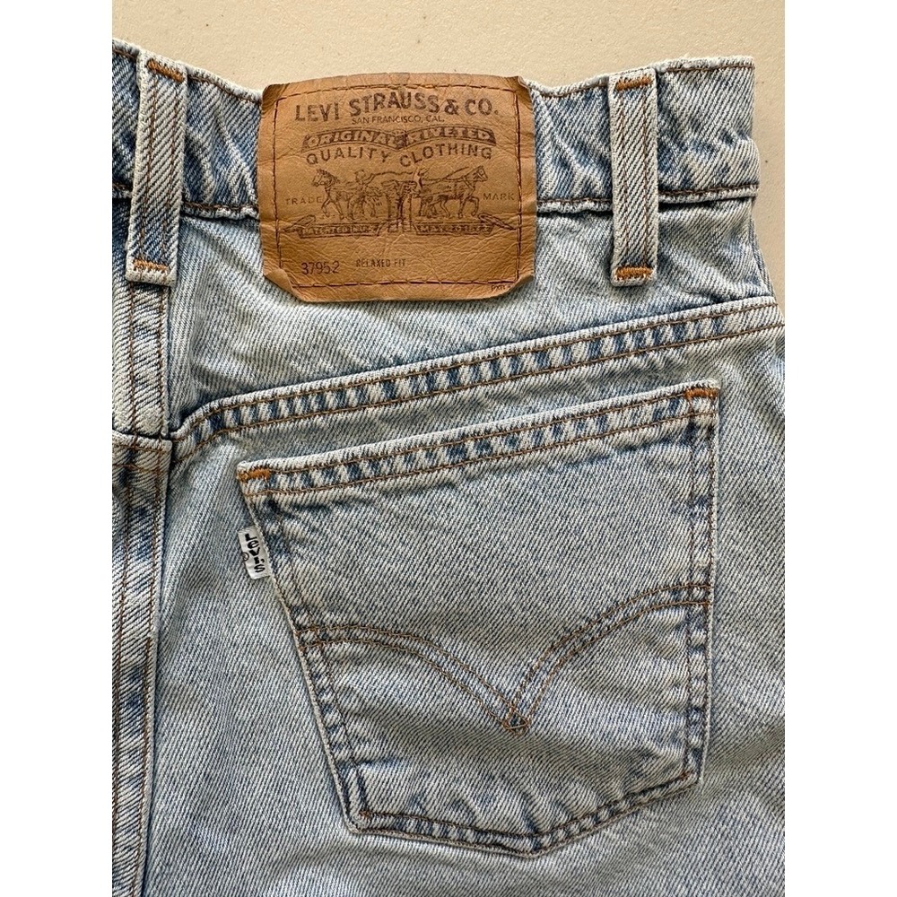 Vintage Levis 950 Relaxed Fit High Waist Denim Jorts Womens 28 Blue 90s Bermuda - Picture 9 of 10